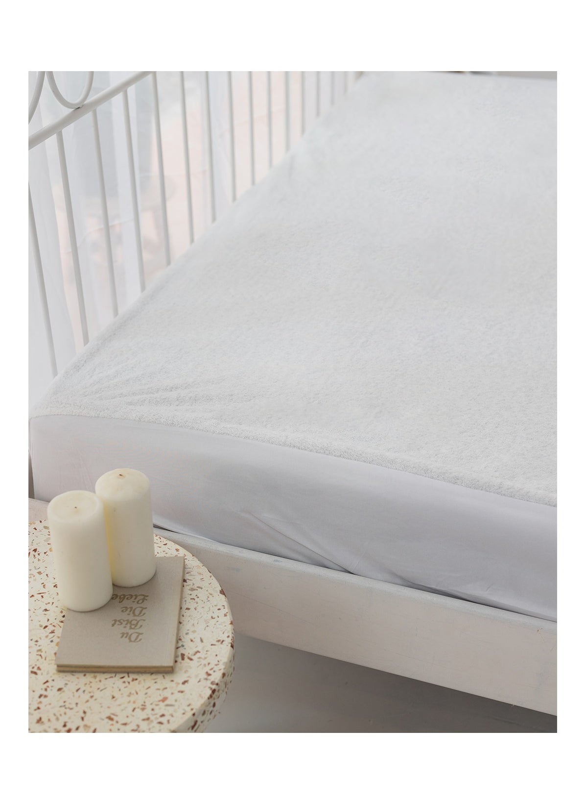 More cottons Mattress Protector Material: Side Latex waterproof and side Cotton Towel like size 140x200 