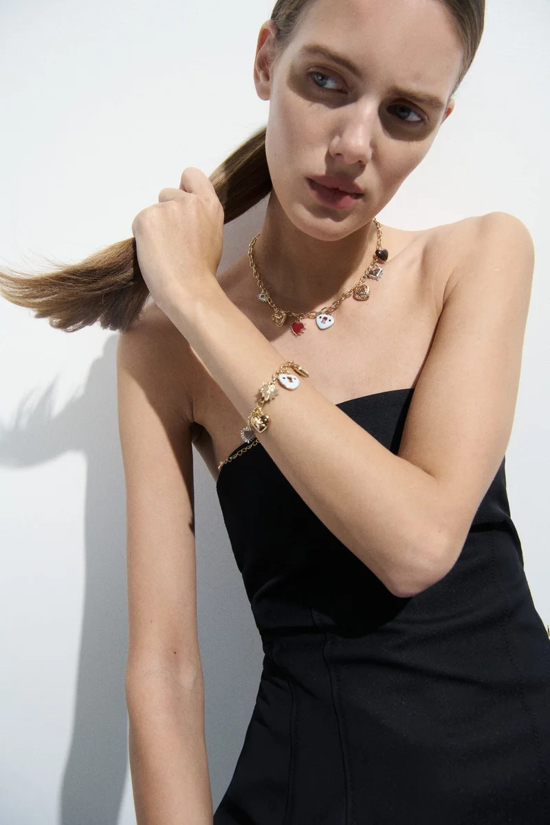 اتش اند ام إسوارة مزينة بحلية