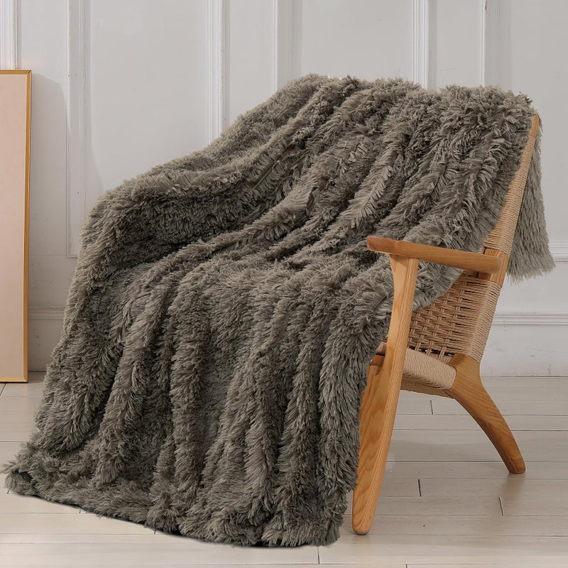 Tuddrom Decorative Extra Soft Faux Fur Throw Blanket 50x60Solid Reversible Fuzzy Lightweight Long Hair Shaggy BlanketFluffy Cozy Plush Fleece Comfy Microfiber Blanket for Couch Sofa BedBrown