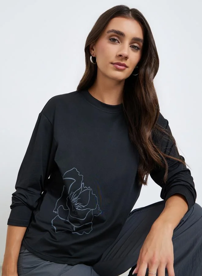 ستايلي تيشيرت بأكمام طويلة وطبعة جرافيك