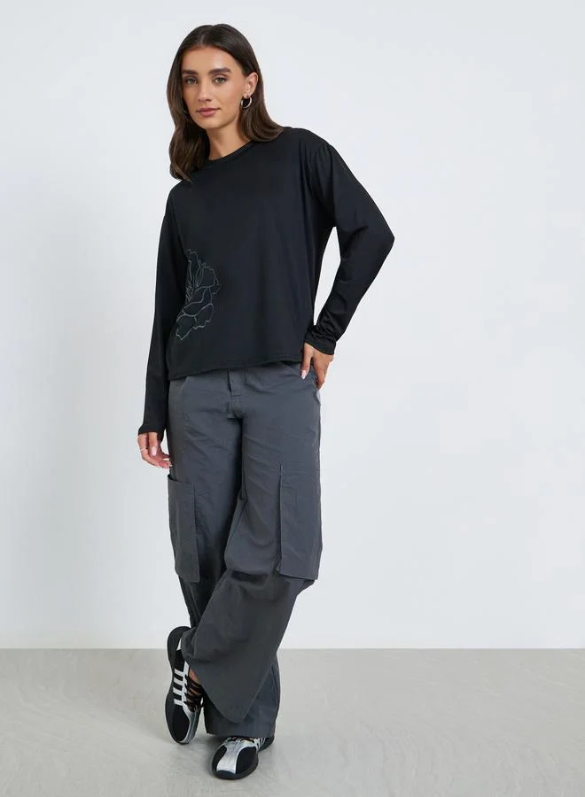 ستايلي تيشيرت بأكمام طويلة وطبعة جرافيك