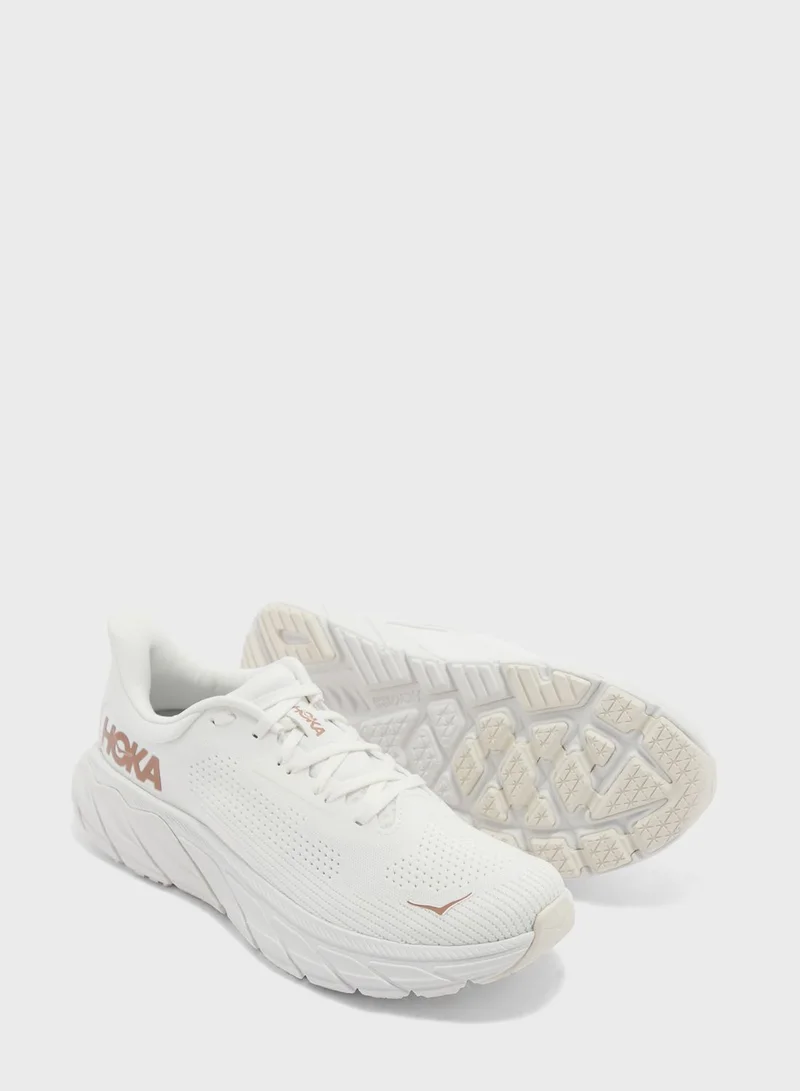 Hoka Arahi 7