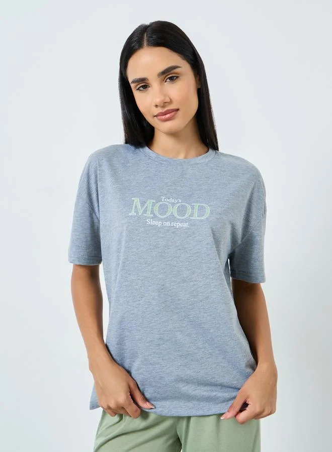 ستايلي طقم بيجاما من تيشيرت بطبعة ومقاس منخفض الكتف