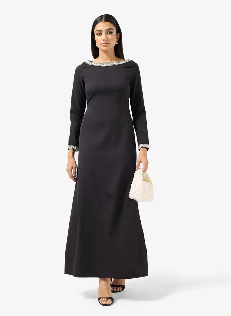 خزانة Embellished Neck Shift Dress