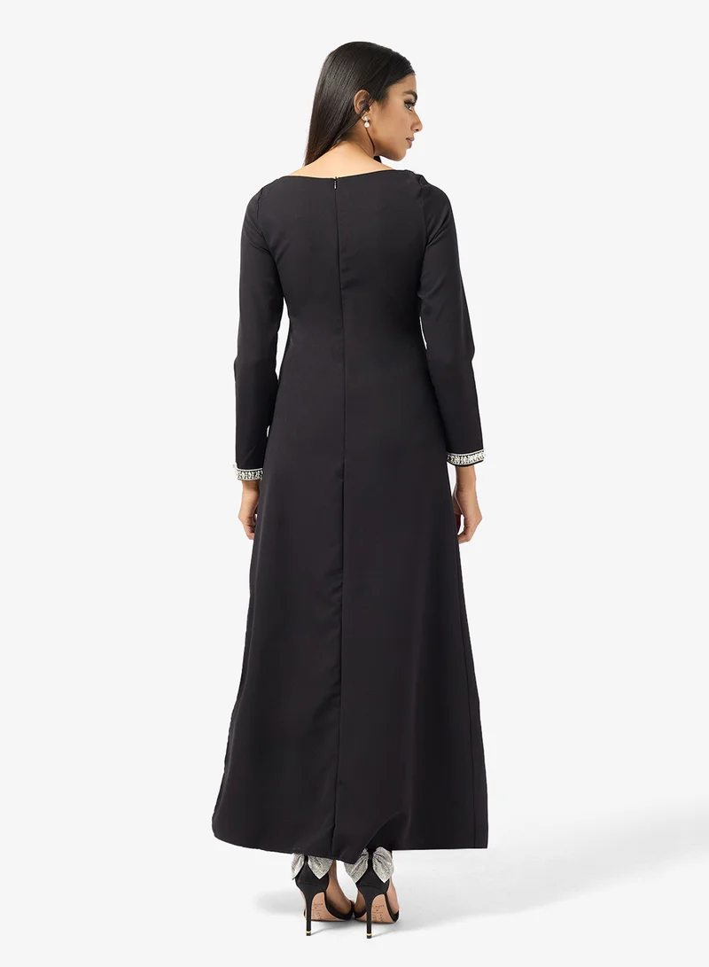 خزانة Embellished Neck Shift Dress