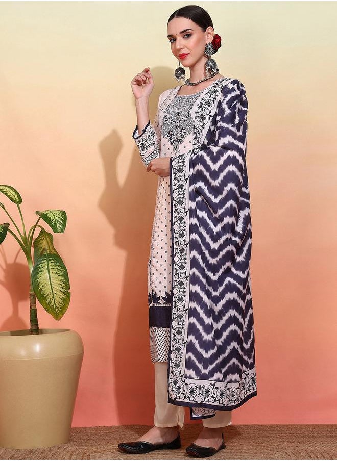 DW House of Pataudi Ethnic Motif Embroidered Kurta & Trouser With Dupatta by Styli  - Image 3