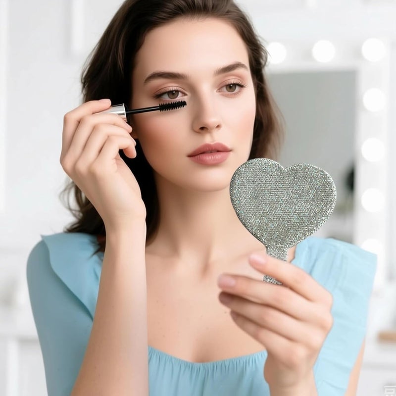 مرآة يدوية على شكل قلب مزينة بالزهور الكريستالية اللامعة، مرآة سفر محمولة للنساء، مرآة تجميلية لطيفة، أبعادها 6.3 × 4.3 بوصة، لونها أبيض - Image 4