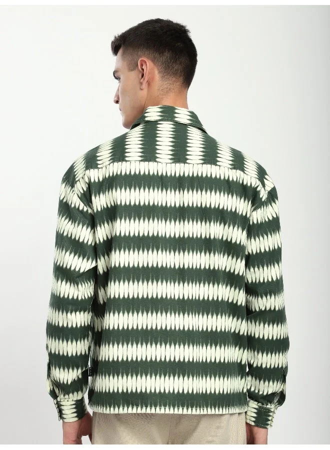 بيونغ أوفر شيرت بطبعات مجردة وجيوب مزدوجة باللون الأخضر