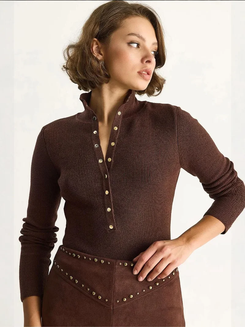 LUCCI Fitted Long Sleeve Knit Blouse with Snap Closure