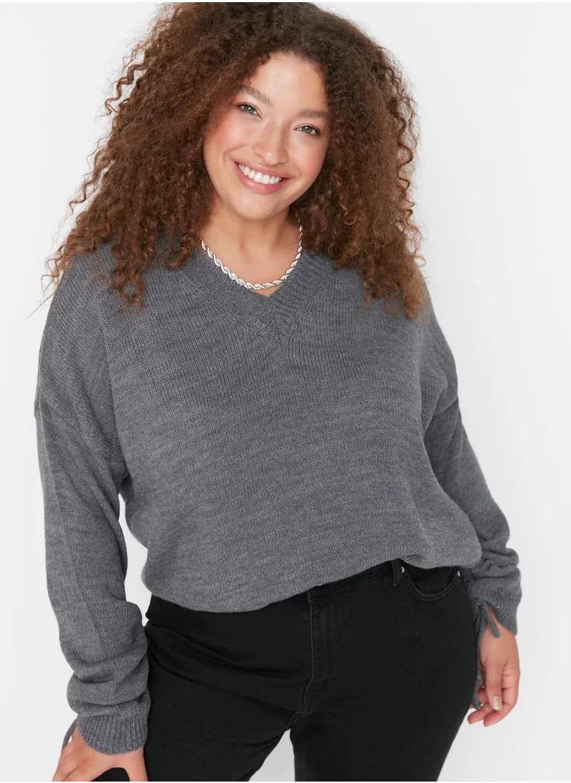 Trendyol Curve V-Neck Knitted Sweater