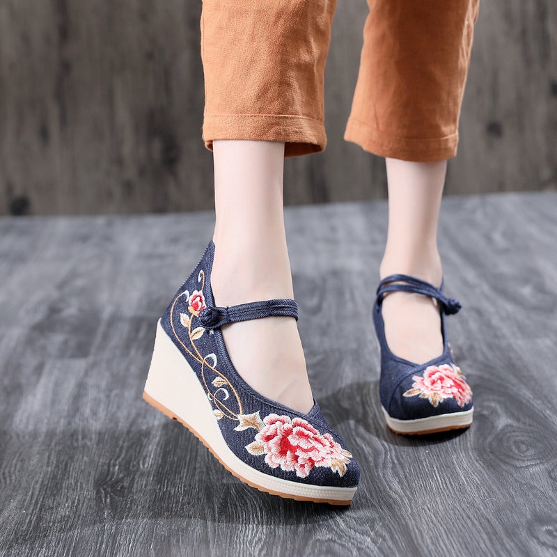 Flowers Like Brocade, Seeking Fragrance, Meet Love Mu Antique Shoes Hanfu Ethnic Style Embroidered Shoes High-Heeled Comfortable Cloth Shoes - Image 1