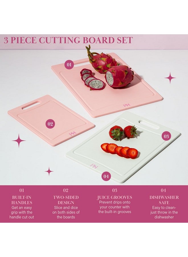 باريس هيلتون ألواح تقطيع باريس هيلتون، مجموعة ألواح تقطيع مزدوجة الجوانب مع أخاديد مدمجة للعصير، مقابض سهلة الإمساك، مصنوعة من بلاستيك متين خالٍ من مادة BPA، آمنة للاستخدام في غسالة الأطباق، مجموعة من 3 قطع، وردي وكريمي - Image 1