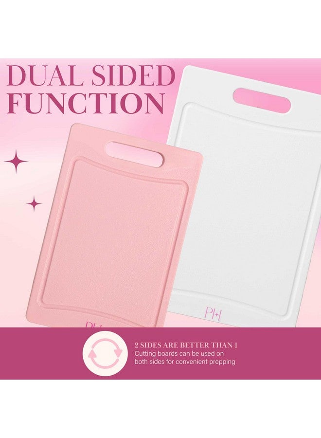 باريس هيلتون ألواح تقطيع باريس هيلتون، مجموعة ألواح تقطيع مزدوجة الجوانب مع أخاديد مدمجة للعصير، مقابض سهلة الإمساك، مصنوعة من بلاستيك متين خالٍ من مادة BPA، آمنة للاستخدام في غسالة الأطباق، مجموعة من 3 قطع، وردي وكريمي - Image 2
