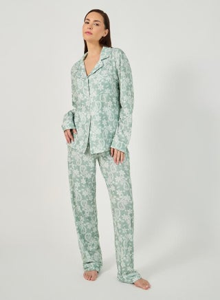 طقم بيجامة بأكمام طويلة وطبعة زهور شاملة - pzsku/ZD680CA4A96CB342CCA70Z/45/_/1740664605/b10d6f65-f6bc-441f-af7c-6648ff1fd644