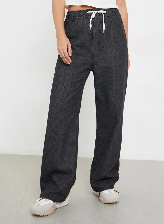 ستايلي جينز بأرجل واسعة مع أربطة