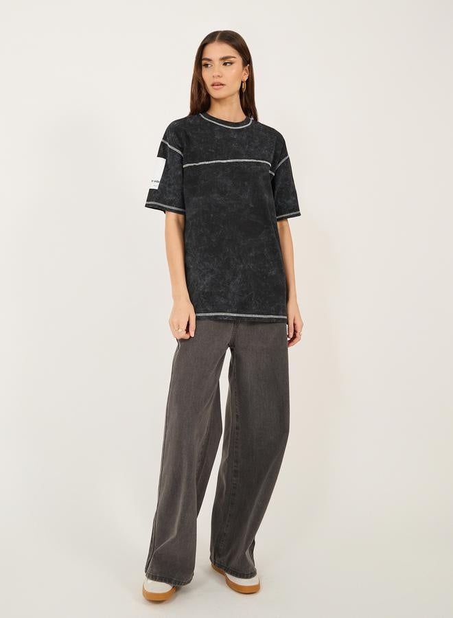 ستايلي تيشيرت أوفرسايز بطباعة غسيل حمضي ورقبة دائرية - Image 3