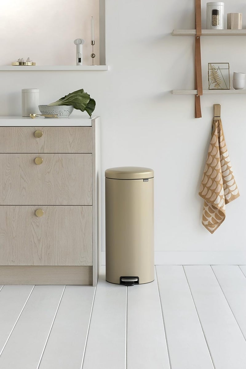 Brabantia  Mineral Finish newIcon Step Trash Can, Gold Beach, 30L Bin - Image 4