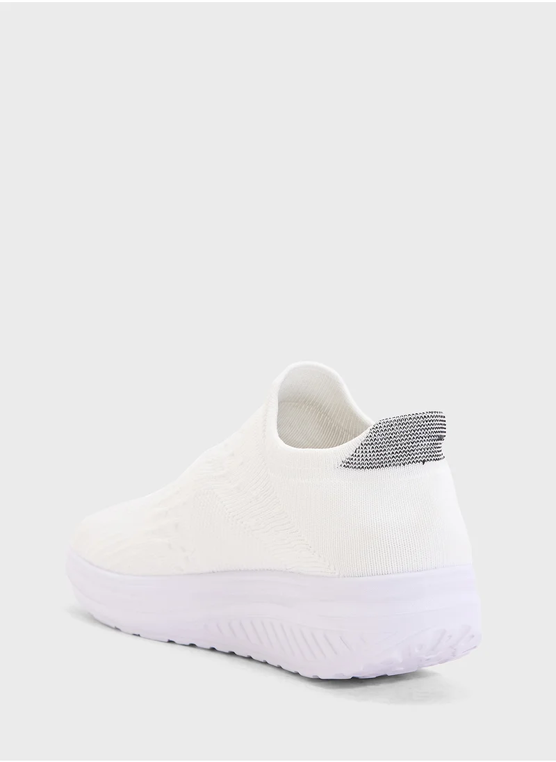 جينجر Knit Pull On Sneaker