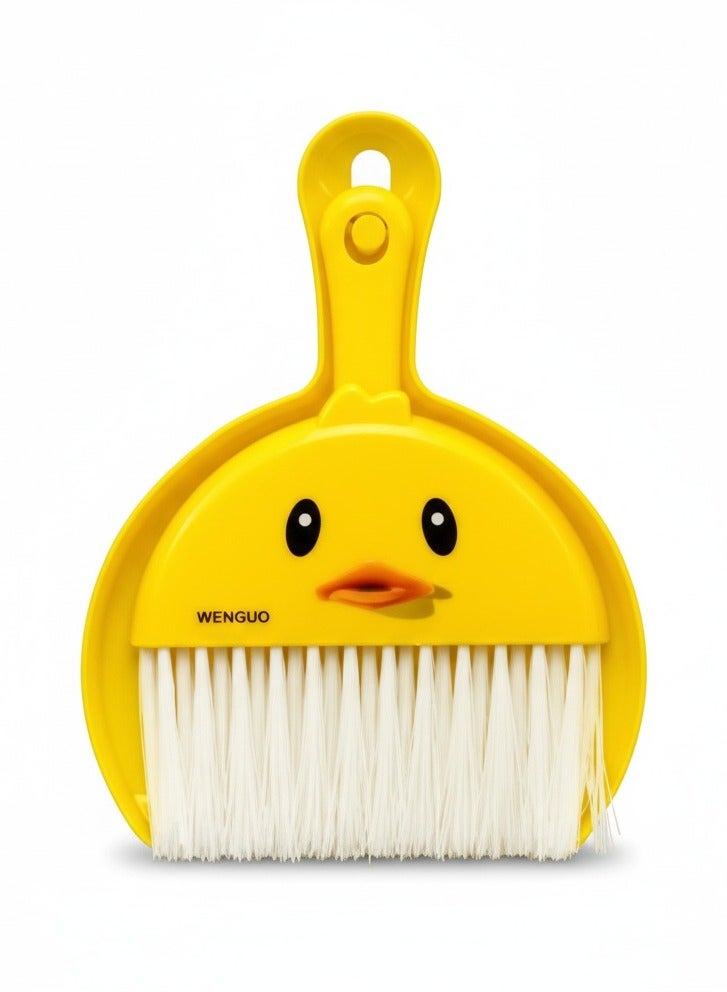 فرشاة تنظيف صغيرة مع مجرف بشكل بطة كيوت | أداة تنظيف يدوية للمطبخ والمكتب والطاولة – لون عشوائي حسب المتاح - Image 2