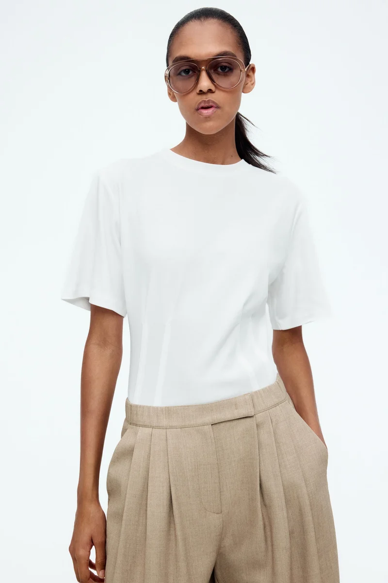 اتش اند ام بودي بتصميم تي-شيرت محبوك