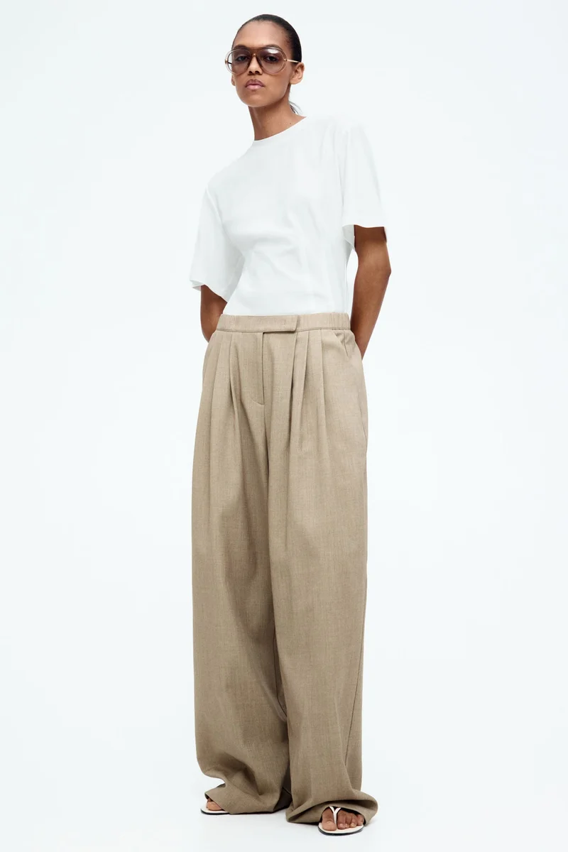 اتش اند ام بودي بتصميم تي-شيرت محبوك