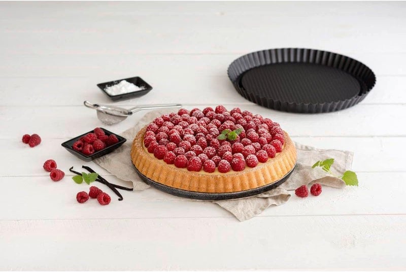 Non-Stick Fluted Tart and Pizza Pan, Round Quiche Baking Tin, Black (26 cm) - Image 3