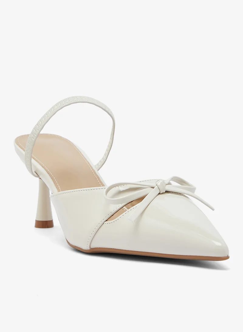 ايلا حذاء بكعب قطة بتفاصيل فيونكة