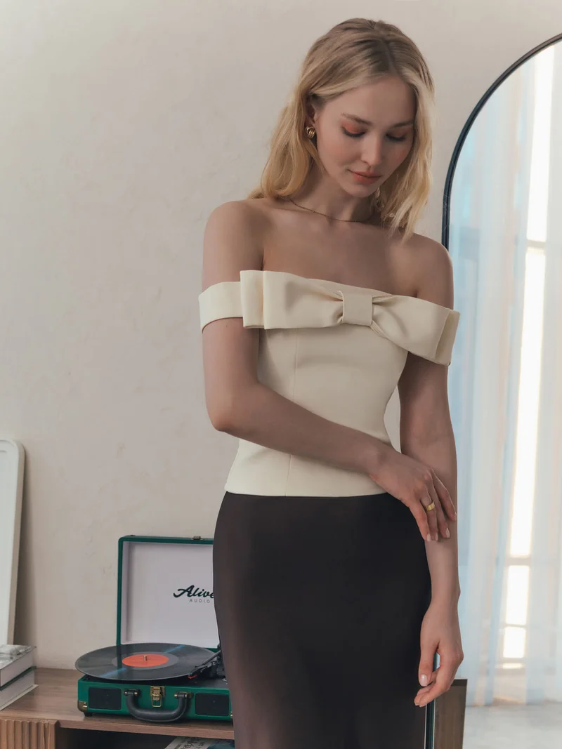 Lichi Corset top with open shoulders and frontal bow