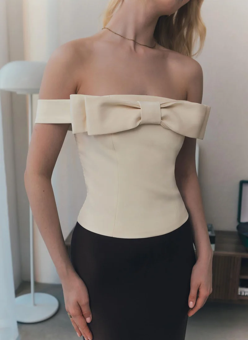 Lichi Corset top with open shoulders and frontal bow
