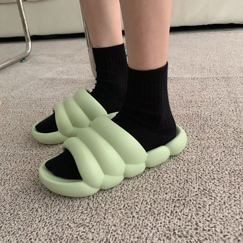 Slippers Womens Home and Summer Out Wear 2025 New Mens Couples Feeling Caterpillar Sandals with Thick Slippers Green
