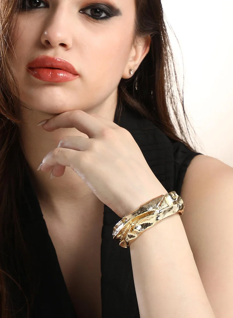سوهي Women's The Chunky-Crushed Cuff Bracelet