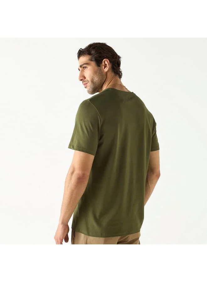 Iconic Iconic Slogan Print Crew Neck T-shirt with Short Sleeves