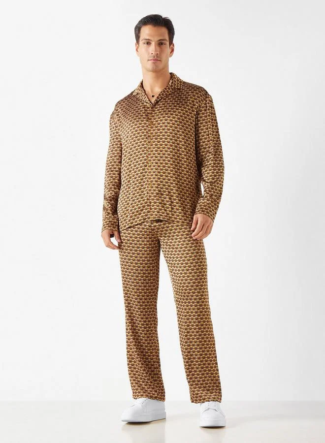 إمبيرور قميص بياقة كامب وأكمام طويلة وطبعات من إمبيرور