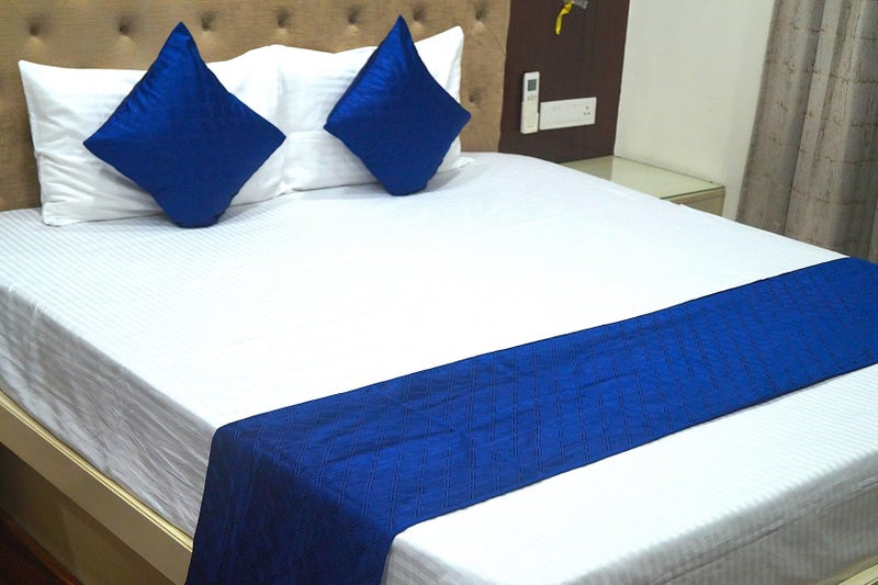 Vissage Embossed Geometric Design Double Bed Runner Set with 2 Cushion Covers, Blue