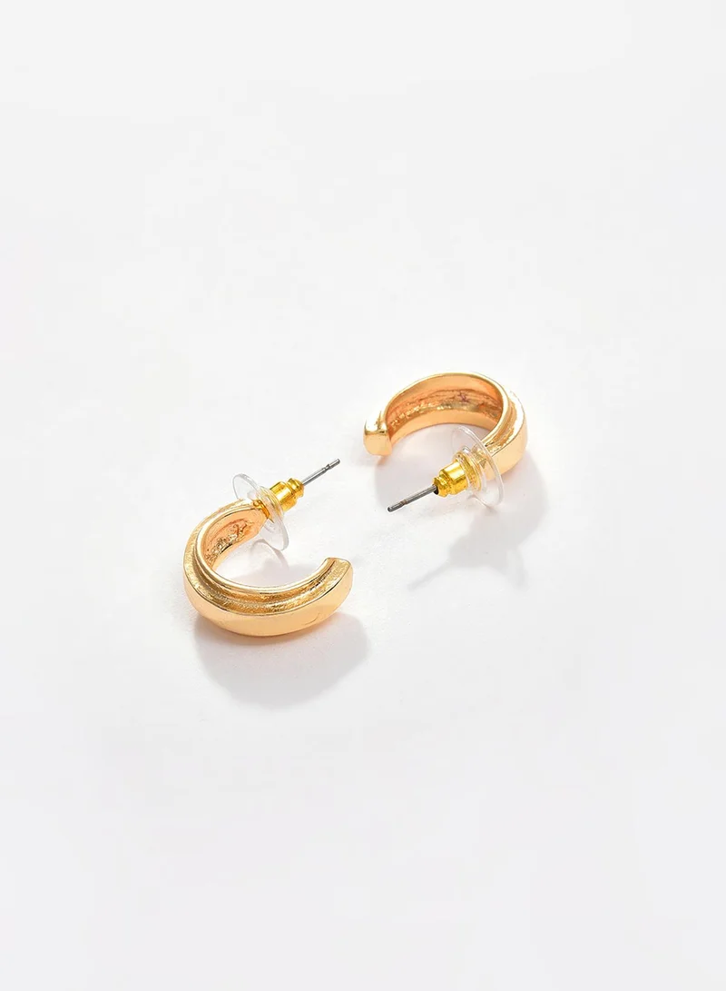 SOHI Contemporary Artificial Stud Earring Jewellery