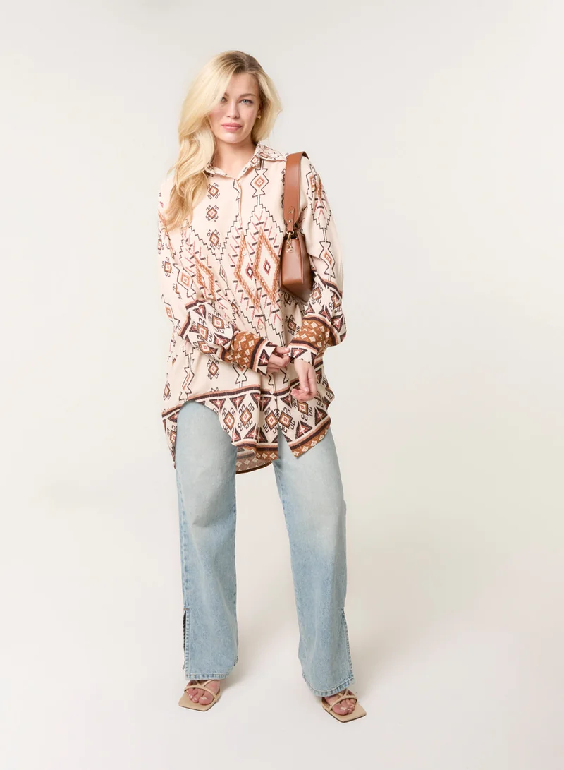 بلو فانيلا قميص بطبعة هندسية