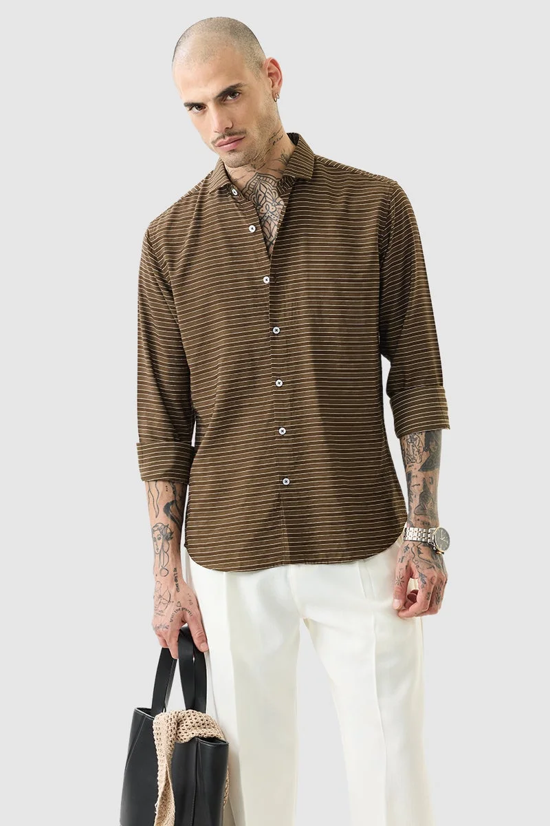 سنيتش قميص رجالي بقصة ضيقة وخطوط بنية