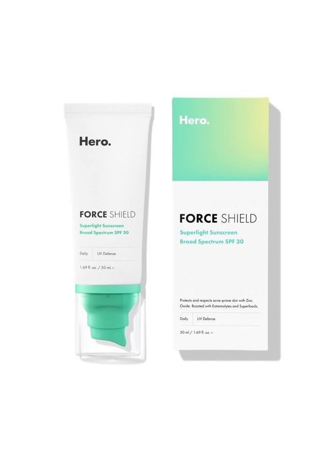 Hero Cosmetics واقي الشمس فوس شيلد سوبرلايت SPF 30 من هيرو كوسميتيكس - واقي شمس يومي SPF 30 للبشرة المعرضة لحب الشباب مع أكسيد الزنك، جرين سيرج، وإكستريمولايتس، خالي من العطور وآمن للشعاب المرجانية (50 مل) - Image 1