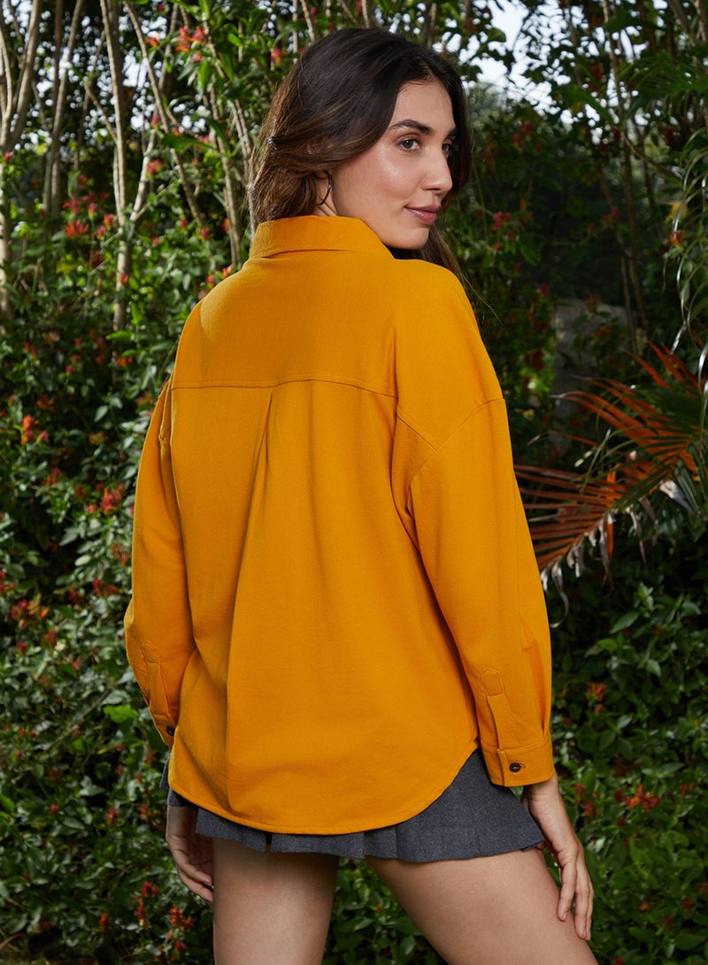 قميص نسائي كبير الحجم باللون الأصفر الكهرماني والصلب - Image 5