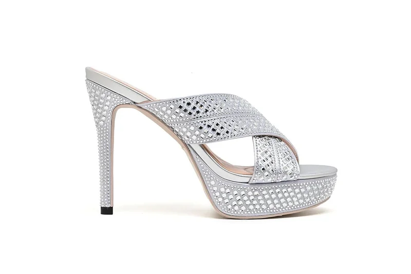 Cuple Stylish high-heeled sandals with elegant detailing