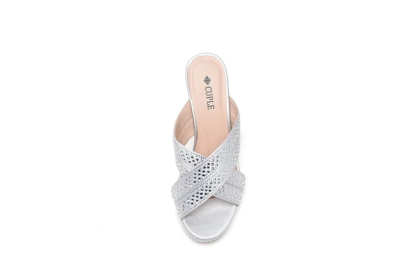 Cuple Stylish high-heeled sandals with elegant detailing