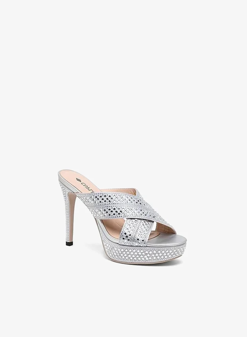 كابلي صندل بكعب عالٍ أنيق مع تفاصيل دقيقة فاخرة