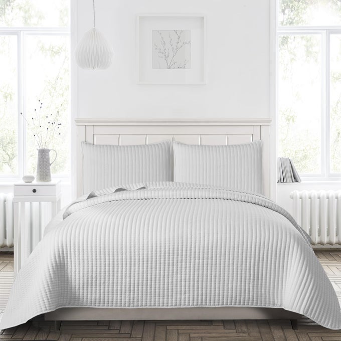 WHITE QUILT KING SIZE BEDSPREADPREWASHED LIGHTWEIGHT FOR ALL SEASONSULTRA SOFT BREATHABLE COMFORTERMACHINE WASHABLE3PIECE SET1QUILT106 X96 AND 2 PILLOW SHAMS20X36