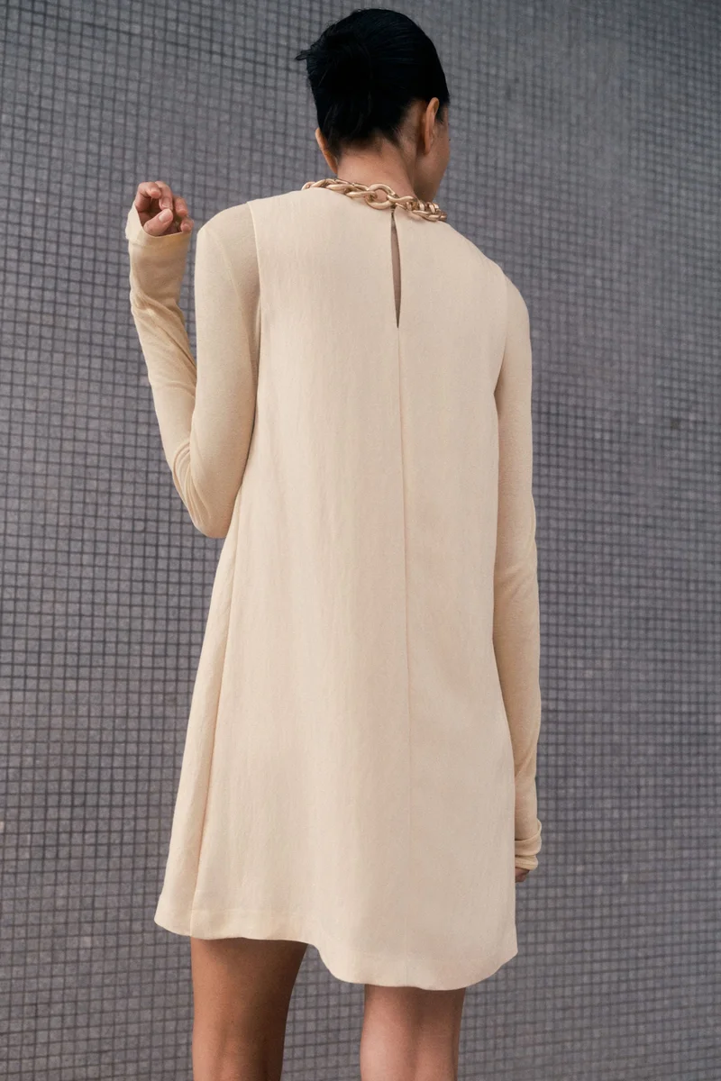 اتش اند ام فستان بأكمام قصيرة