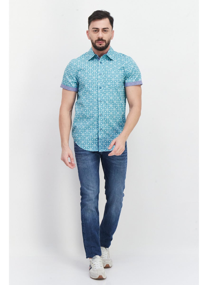 English Laundry - قميص رجالي كاجوال بقصّة عادية وأكمام قصيرة وطبعة كاملة، فيروزي - Image 1