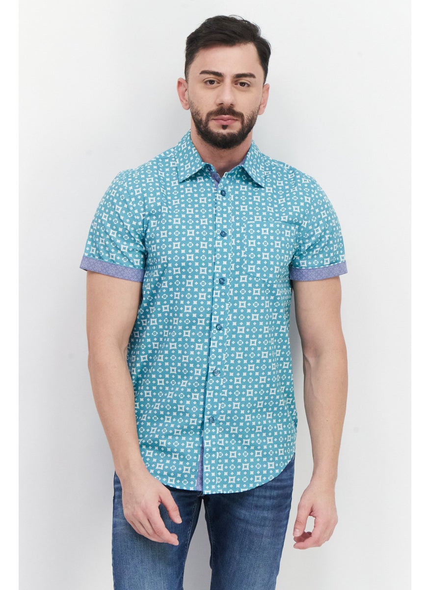 English Laundry - قميص رجالي كاجوال بقصّة عادية وأكمام قصيرة وطبعة كاملة، فيروزي - Image 1