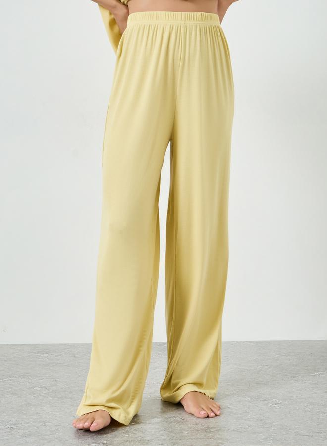 ستايلي طقم بيجاما من بنطال وبلوزة محبوكة بأكمام قصيرة - Image 4