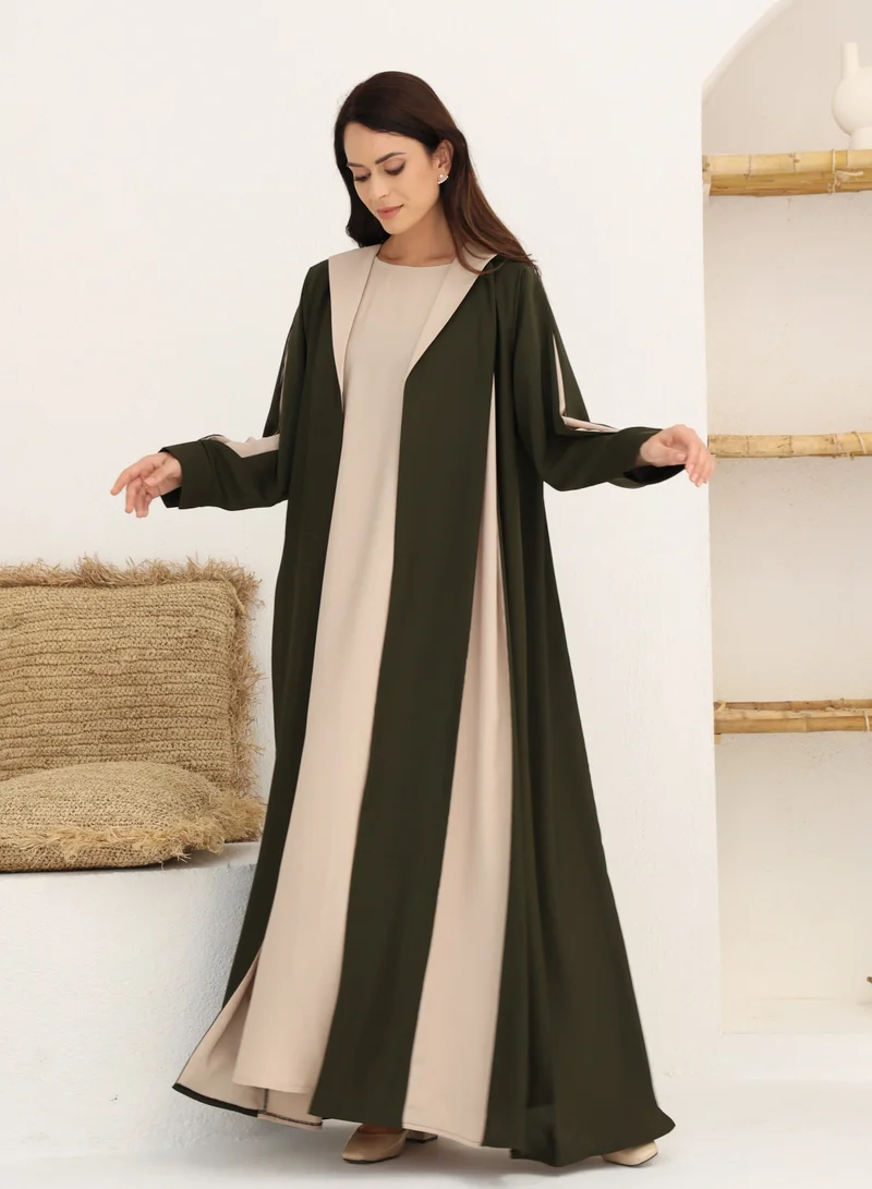 Meem by Mariyah Contrast Detail Abaya