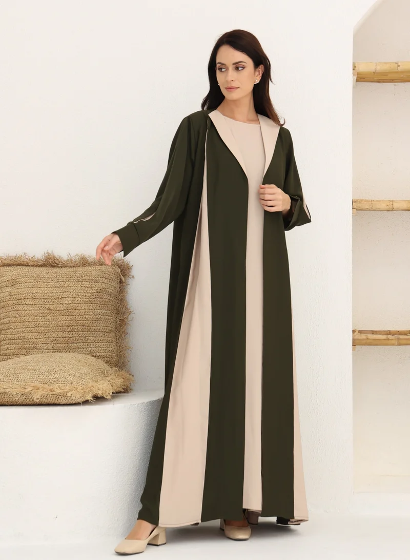 Meem by Mariyah Contrast Detail Abaya