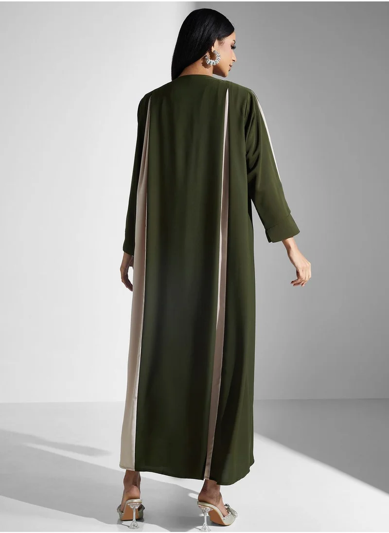 Meem by Mariyah Contrast Detail Abaya
